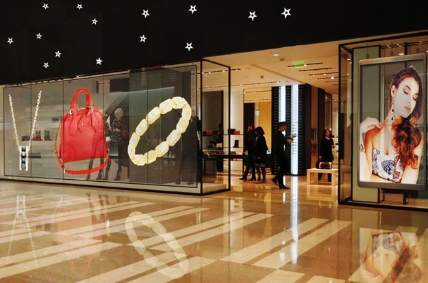 Şeffaf LED Ekran ve Geleneksel LED Ekran Karşılaştırması